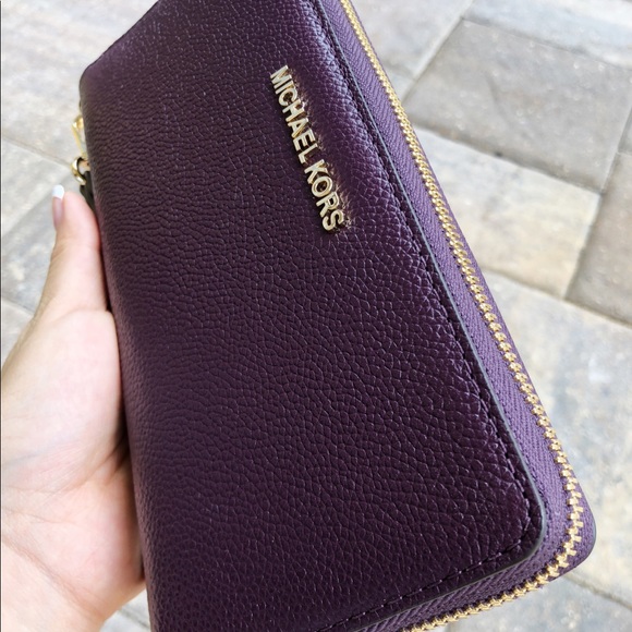 Michael Kors long Wallet Wristlet - Picture 4 of 8
